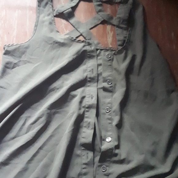 Button up tank top with laces in the back top - Picture 2 of 2